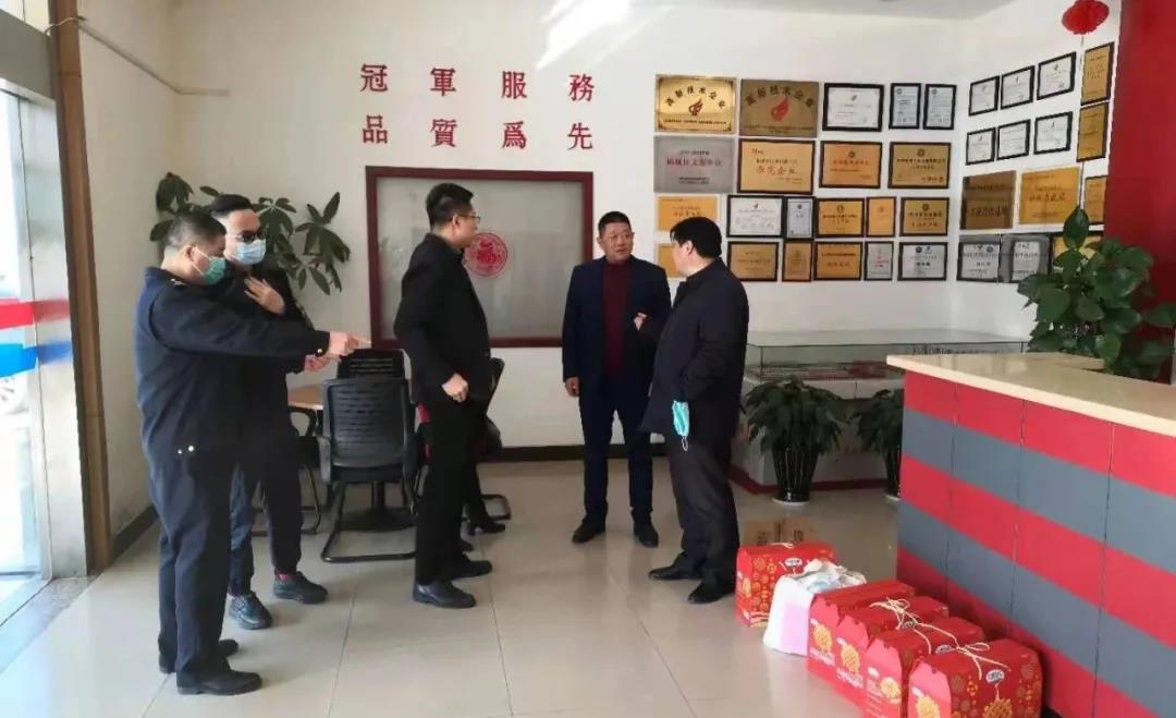 黃橋街道領(lǐng)導(dǎo)到冠科工業(yè)走訪慰問，為留蘇員工送來新春祝福